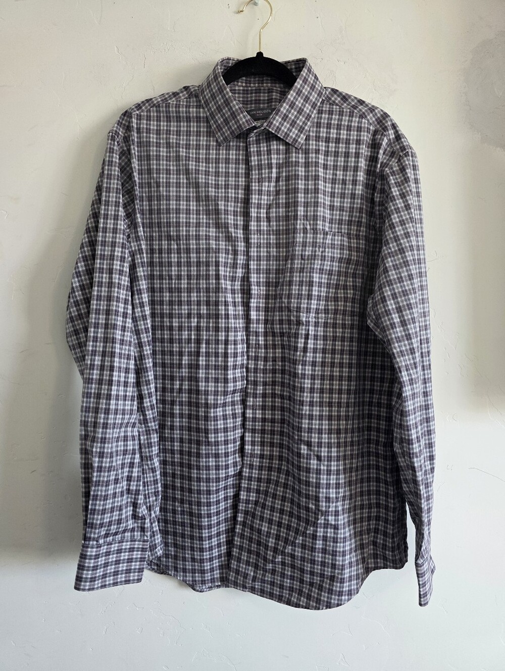 Van Heusen Men's Gray & White Plaid Button-Down Shirt